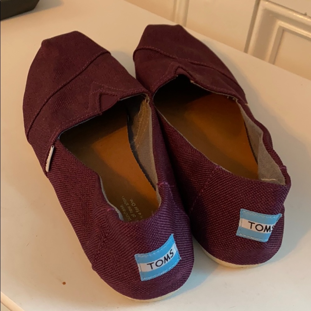 Tom’s shoes size 10